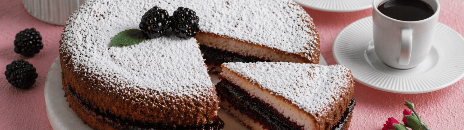 Torta soffice con confettura di more e Farina di Maiorca: ricetta genuina per colazione