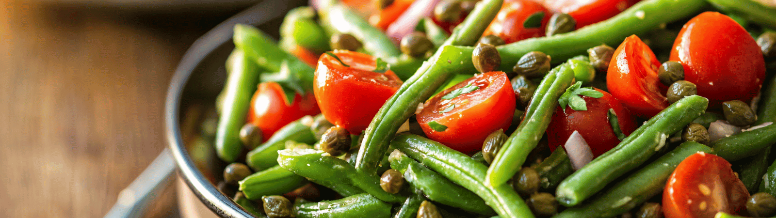 Insalata di fagiolini con capperi di Salina: un contorno fresco e mediterraneo