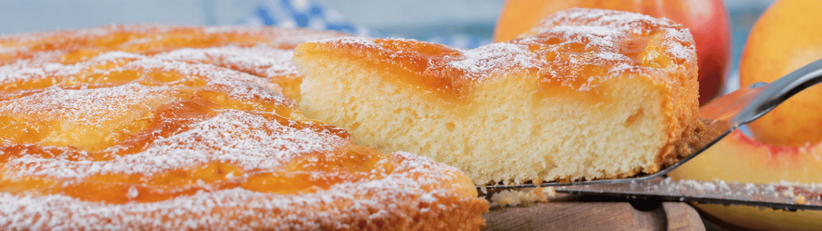 Torta soffice alla confettura di pesche: il dolce semplice per la colazione estiva