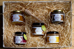 Box degustazione vista dall'alto: miele di Arancio, Castagno, Eucalipto, Millefiori e Sulla nella paglia