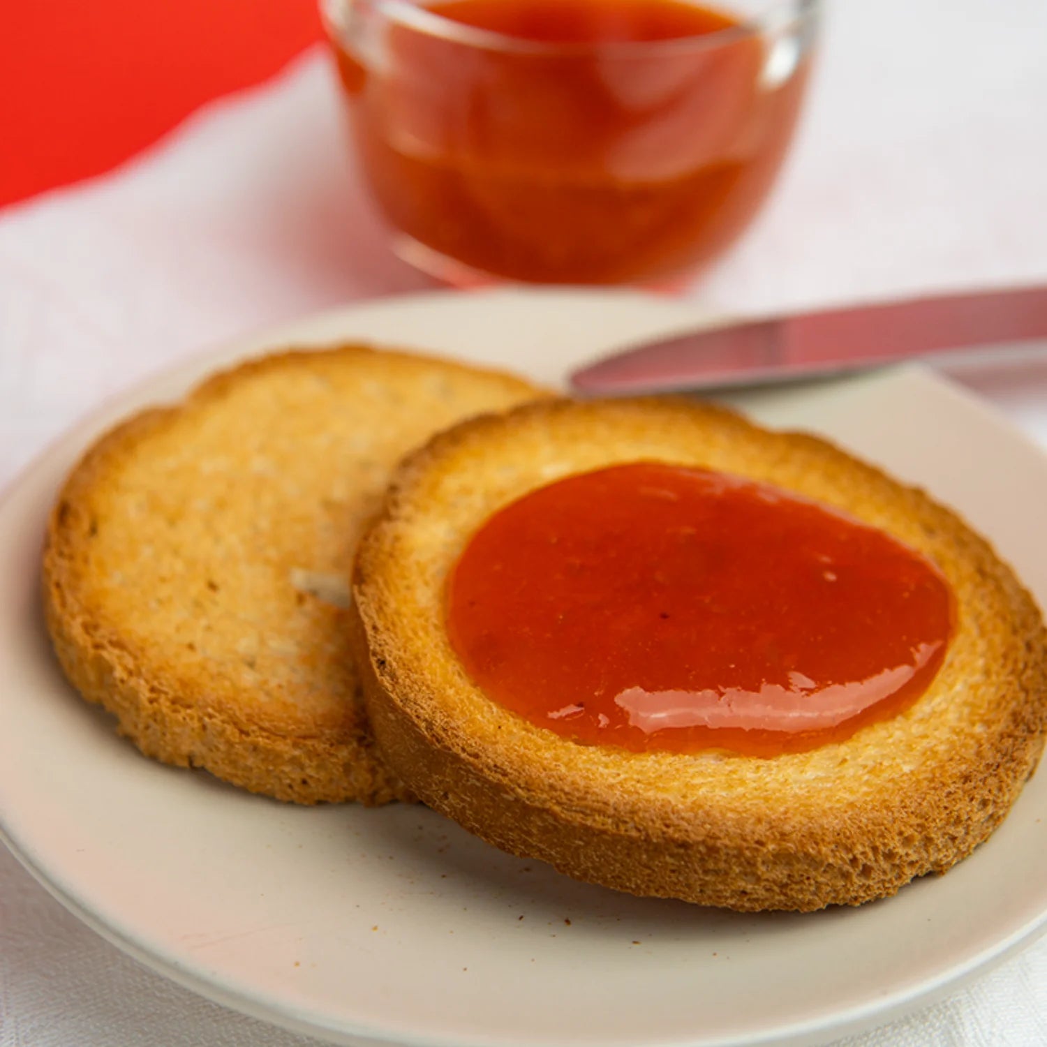 dettaglio di confettura su fette biscottate 