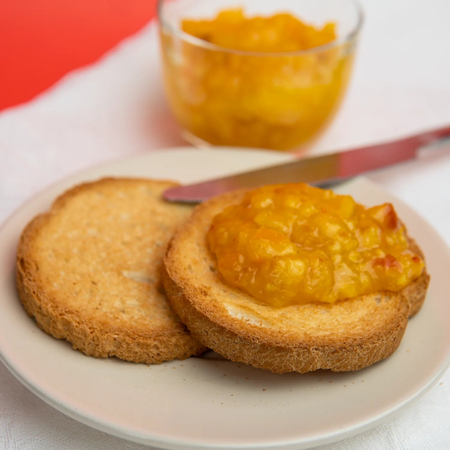 marmellata di mandarini su fette biscottate