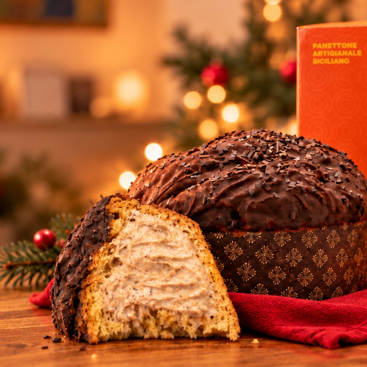 Panettone artigianale senza glutine Racilia con glassa al cioccolato e crema di nocciole
