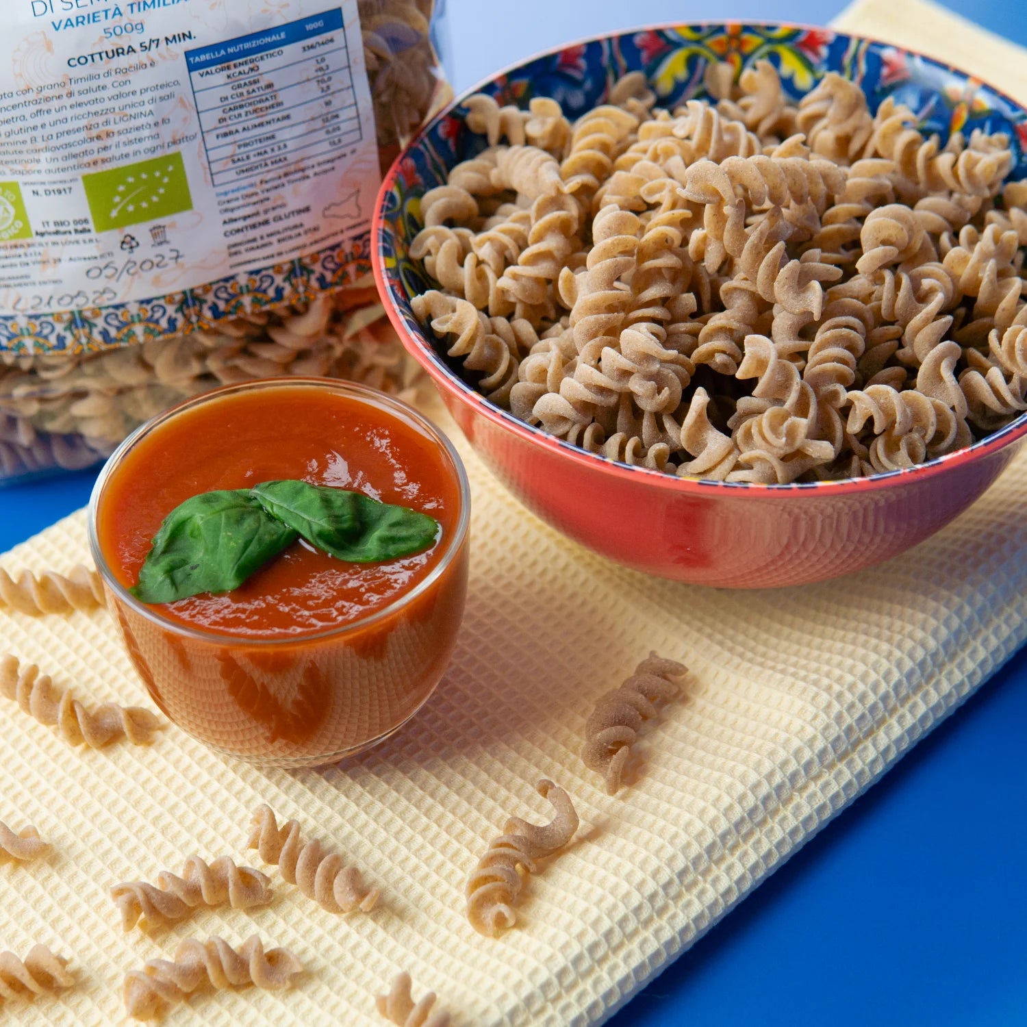 fusilli di timilia in dettaglio con passata di pomodoro