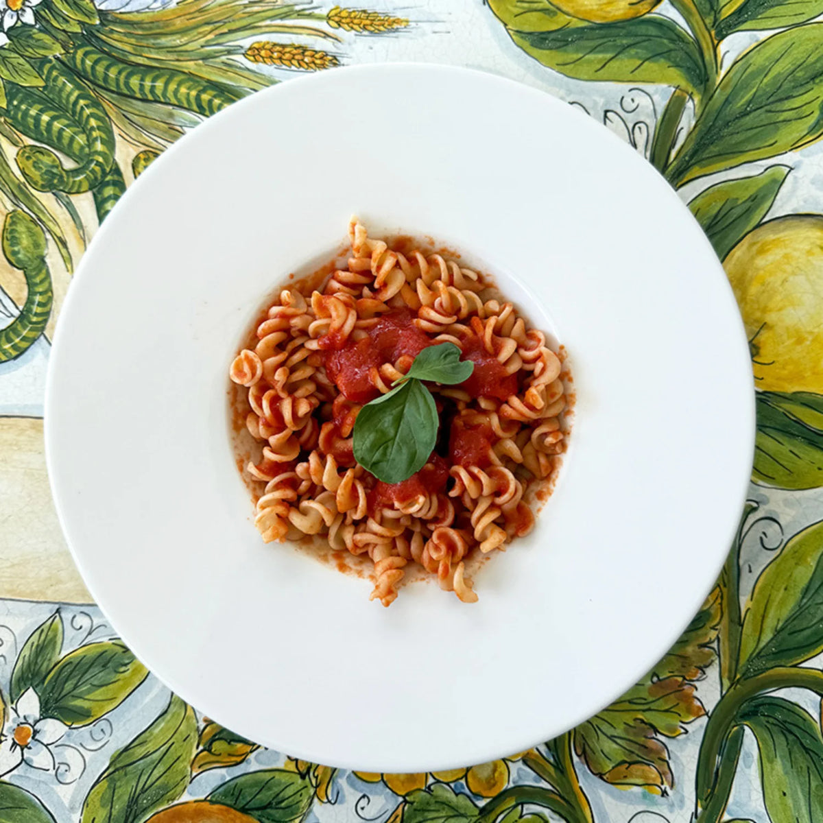 piatto di fusilli al pomodoro
