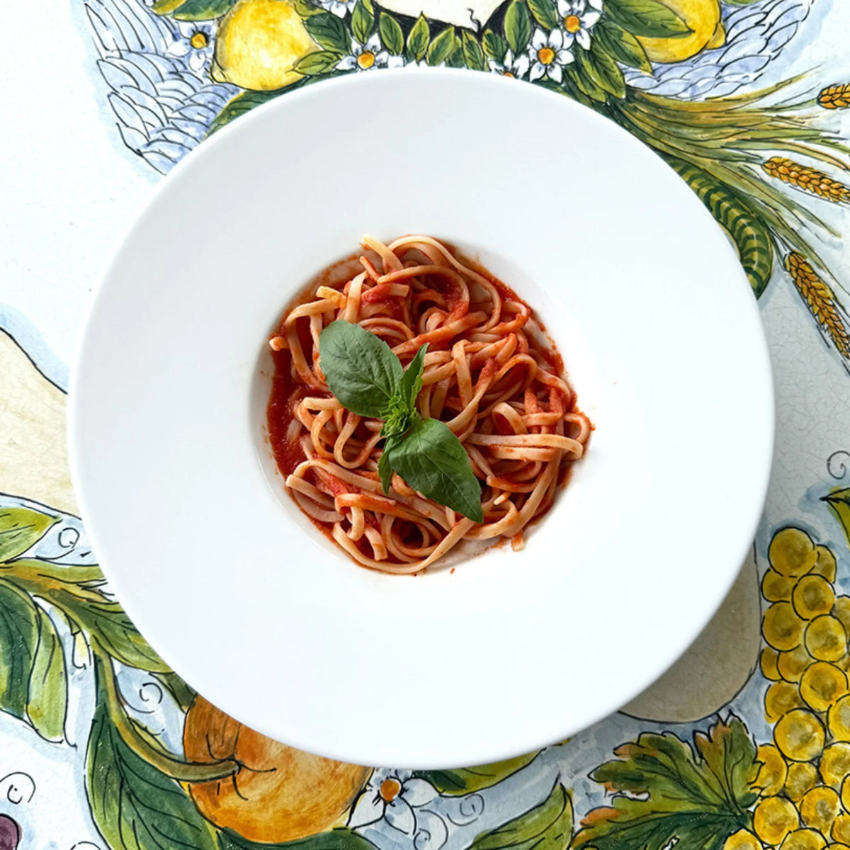 piatto di pasta con linguine di grano duro siciliano bio 