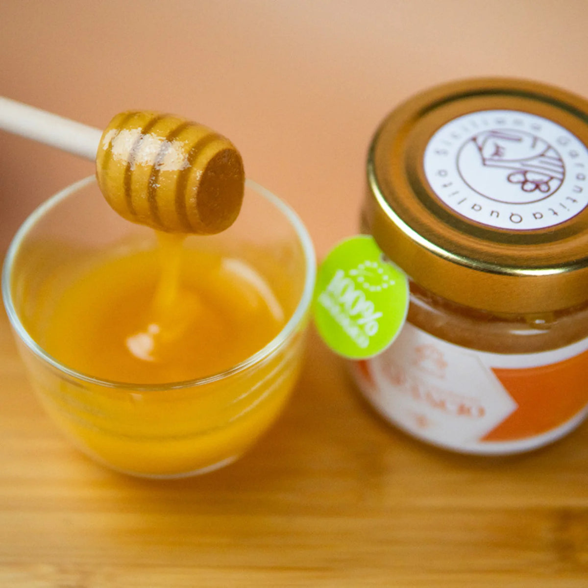 miele 100% biologico in ciotola